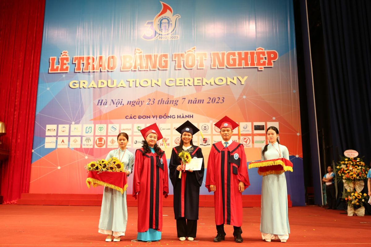 lễ tốt nghiệp hệ từ xa đại học mở hà nội