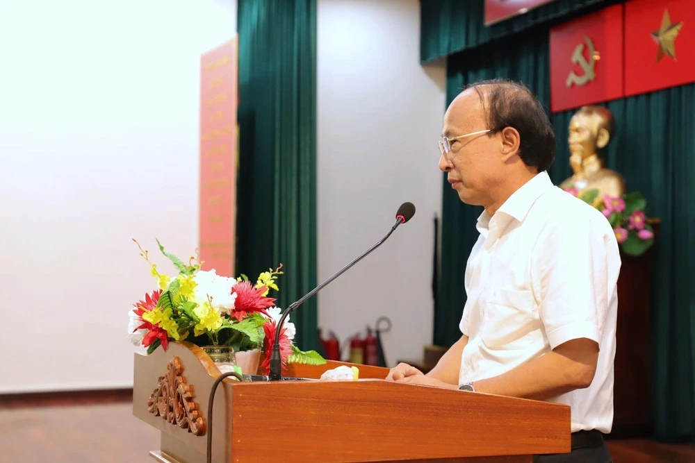 TS. Trương Hữu Dũng – Phó Giám đốc Trung tâm Đào tạo từ xa phát biểu tại buổi lễ