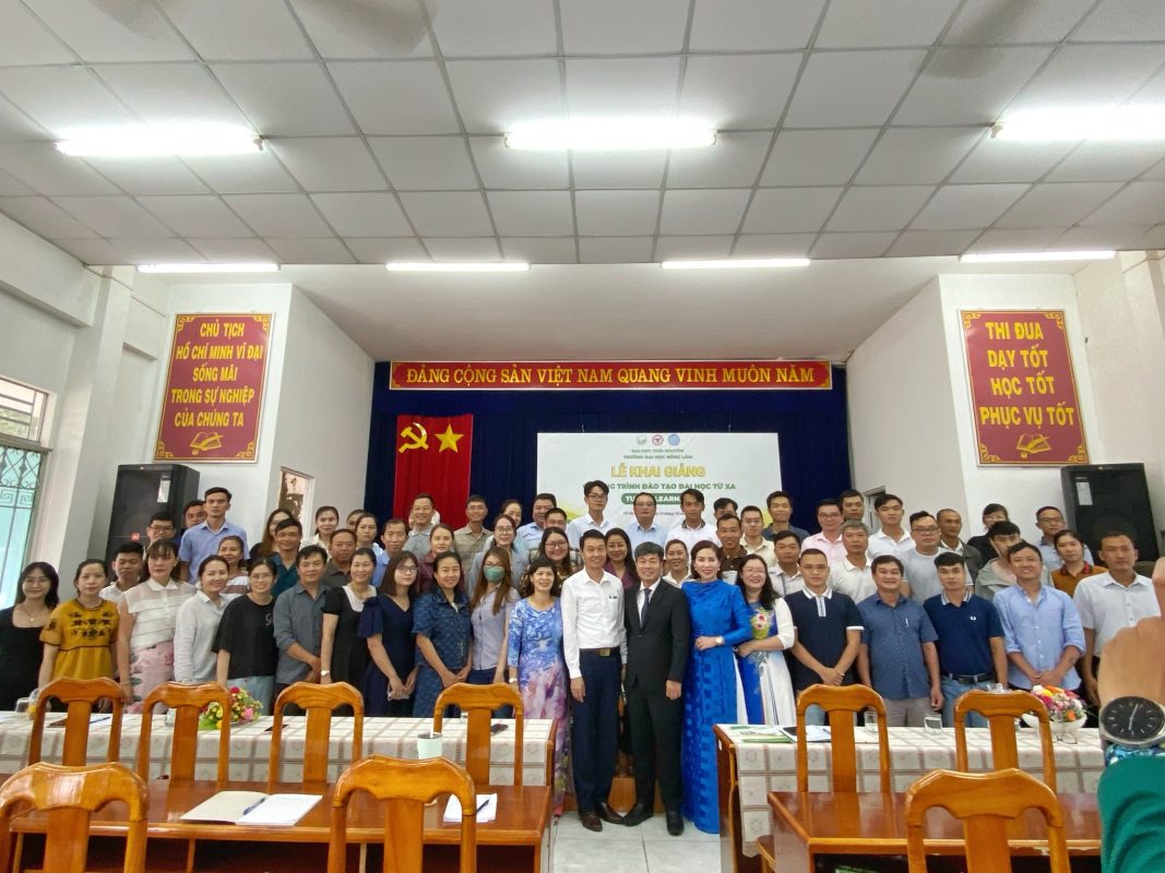 khai giảng hệ từ xa 15/10-tuaf