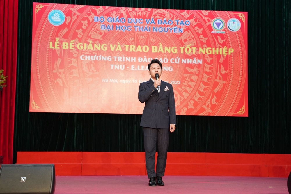 Chương trình văn nghệ ca hát tại buổi lễ