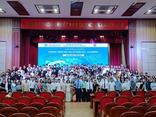 Lễ khai giang chương trình hệ từ xa khóa aum 32