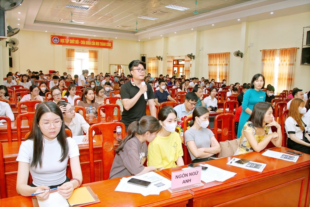 Tân sinh viên chia sẻ, hỏi về chương trình học của trường