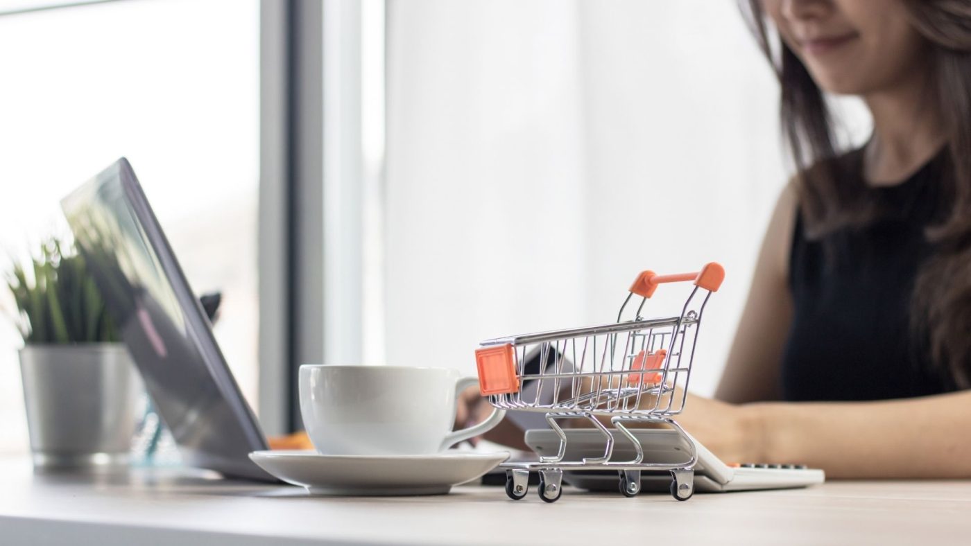  Thương mại điện tử học gì?