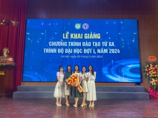 Lễ khai giảng chương trình đào tạo cử nhân trực tuyến Học viện Tài chính ngày 5/5