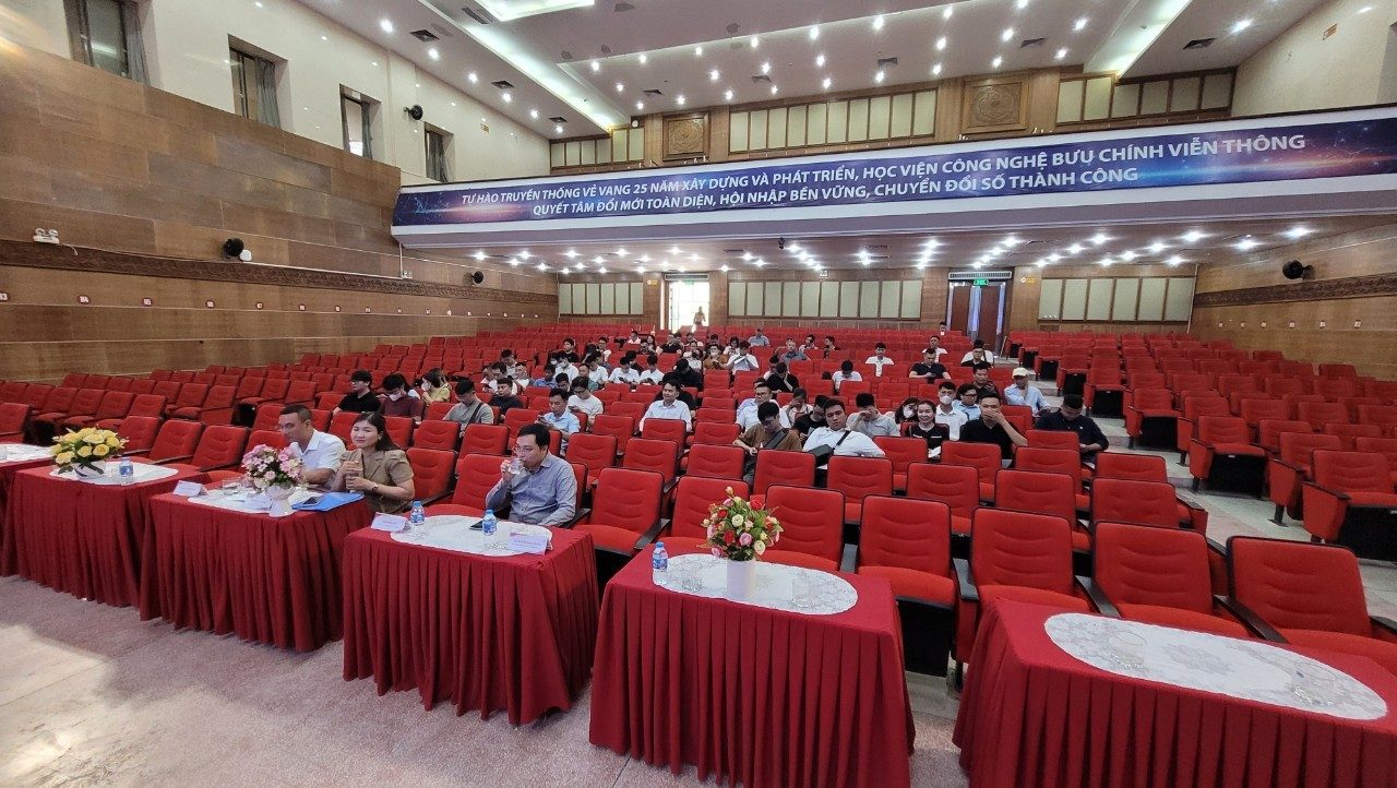 Toàn cảnh tại buổi lễ khai giảng - PTIT