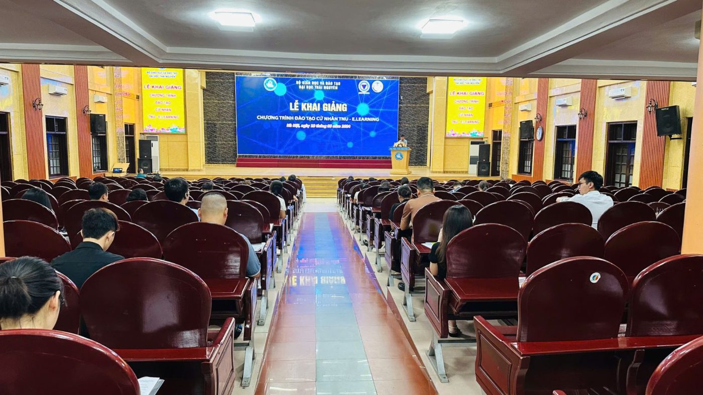 Không khí trước buổi lễ khai giảng - Đại Học Thái Nguyên đào tạo từ xa