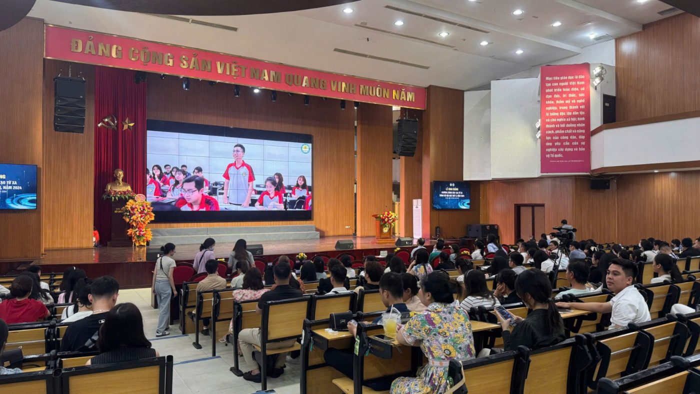 Không khí tại buổi lễ khai giảng - Học Viện Tài Chính