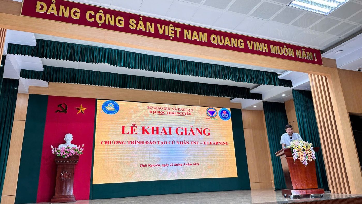 Đại diện AUM phát biểu