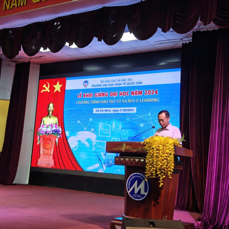 Đại diện trường phát biểu