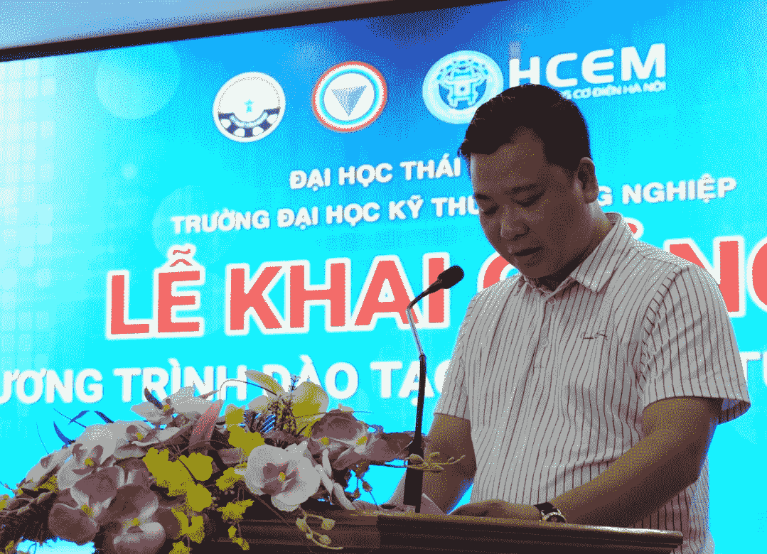 sinh viên phát biểu