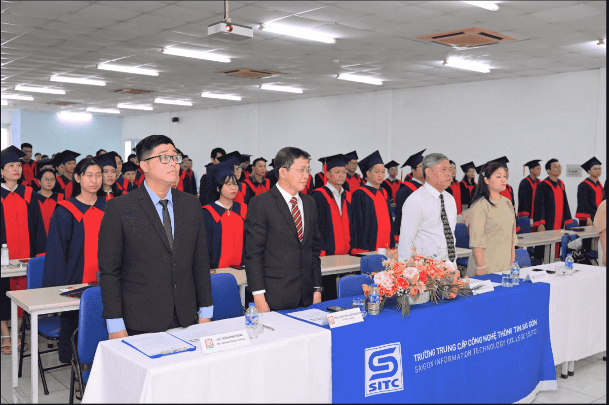 Lễ chào cờ trang nghiêm