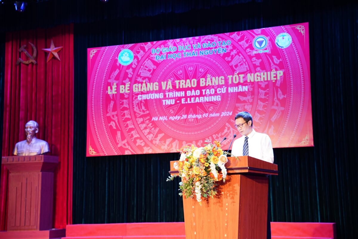 Đại diện ban lãnh đạo Đại học Thái Nguyên phát biểu