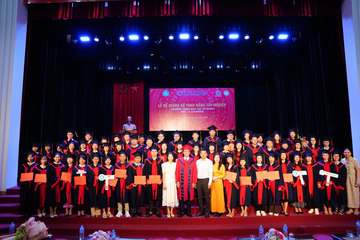 Lễ bế giảng Đại Học Thái Nguyên