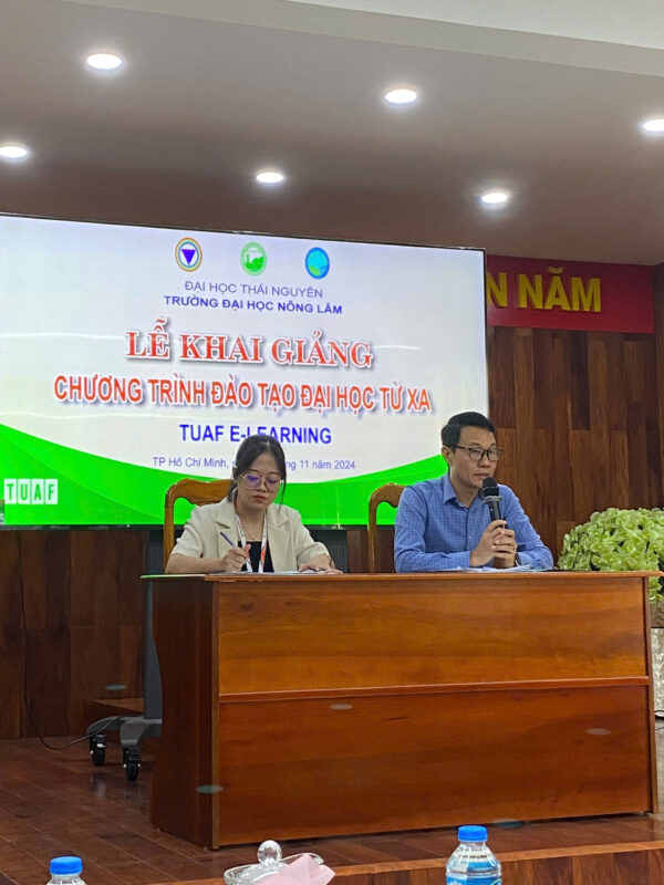 Buổi giải đáp thắc mắc của các tân sinh viên