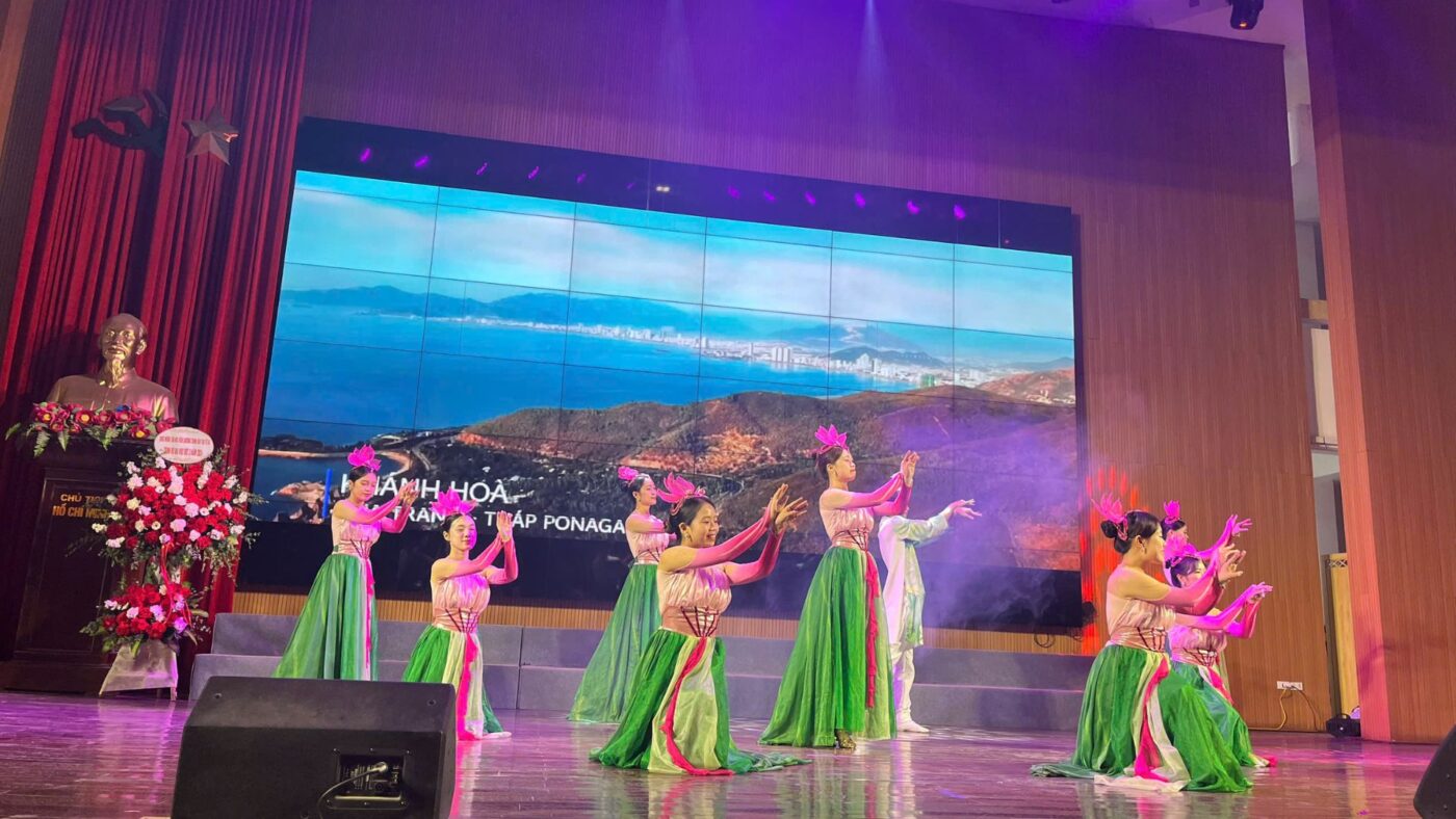 Chương trình văn nghệ đặc sắc