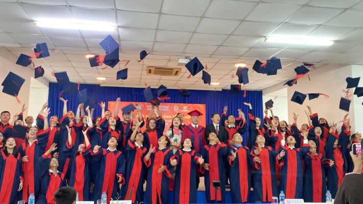 Lễ bế giảng Đại Học Thái Nguyên