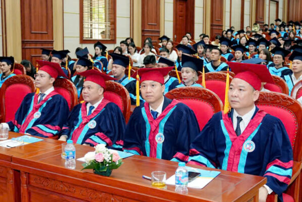 Ban lãnh đạo tham dự buổi lễ