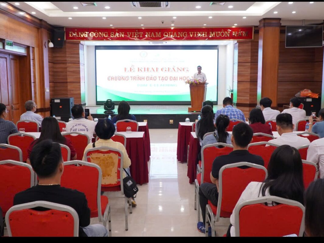 Đại diện trường phát biểu