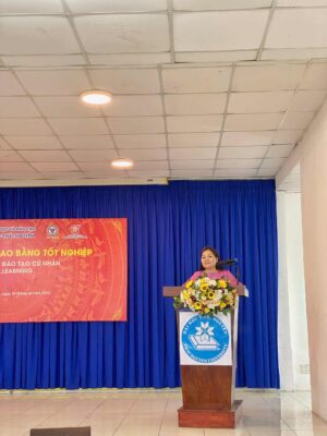 Chị Phạm Thị Thu Hằng - Đại diện AUM Việt Nam phát biểu