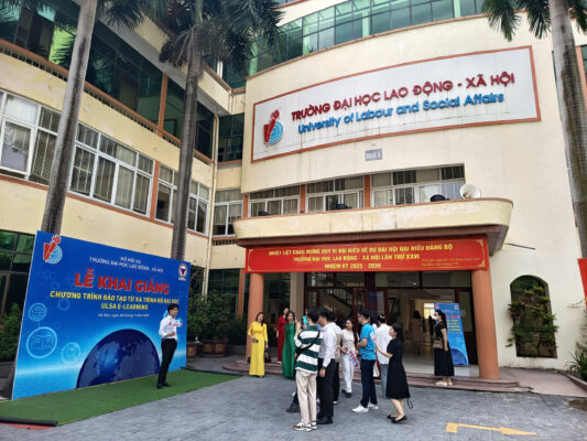 Khai Giảng Đại Học Lao Động - Xã Hội